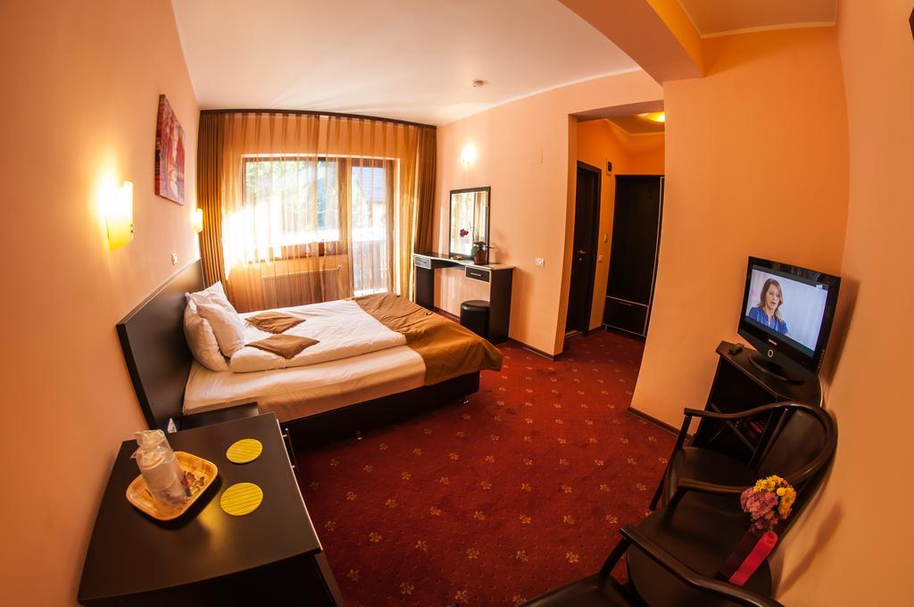 Carpatic Hotel Predeal Room photo